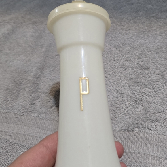 Vintage Tupperware Plastic Pepper Shaker w/ Lid Clear Gold Tone "P" Letter - Picture 1 of 10